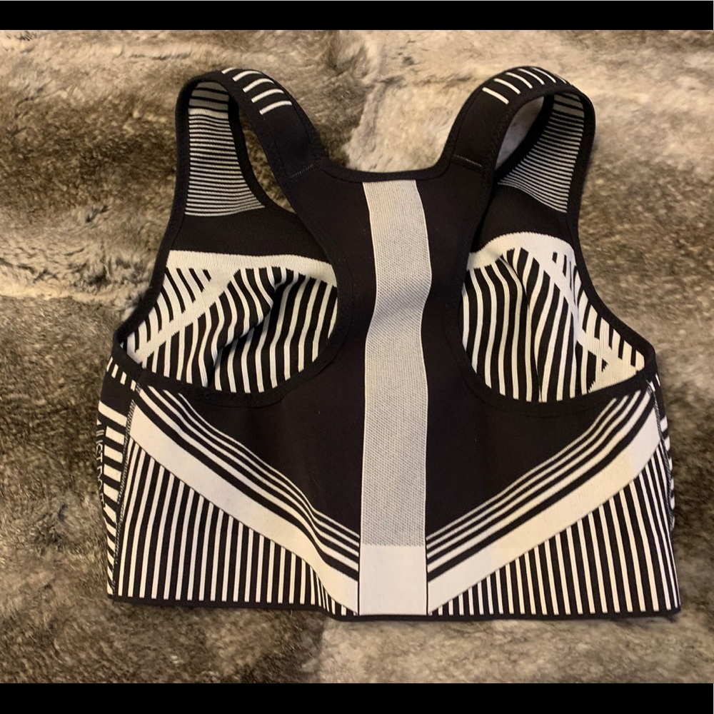 Nike sports bra - Picture 2 of 2